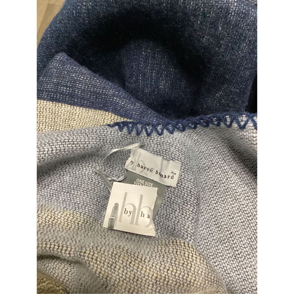 New Harve Benard blue plaid ruana. Retails $119 - Picture 7 of 7
